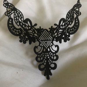 Lacy, collar detail necklace